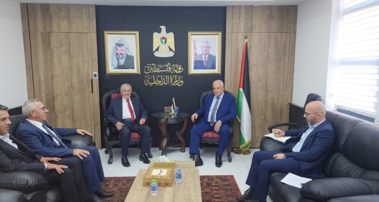 جمعيه مدققي الحسابات القانونيين الفلسطينية تلتقي بمعالي وزير الداخلية اللواء زياد هب الريح